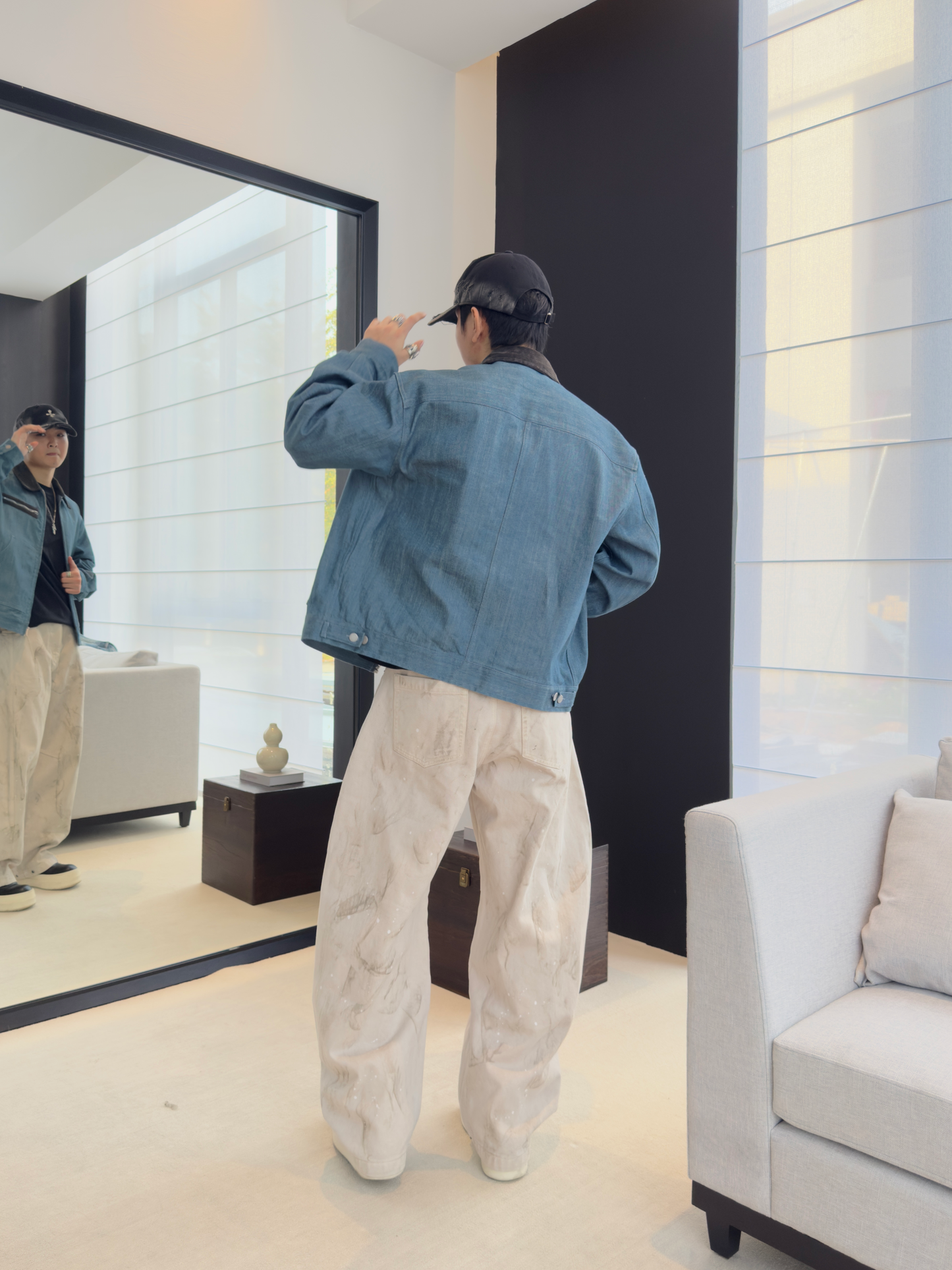 Scuffed White Curved Pants