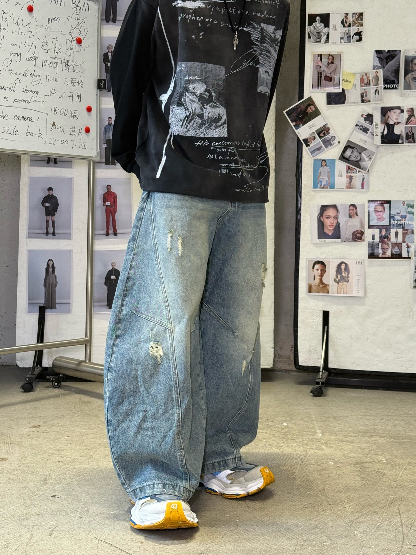 Cream Blue Curved-Leg Jean