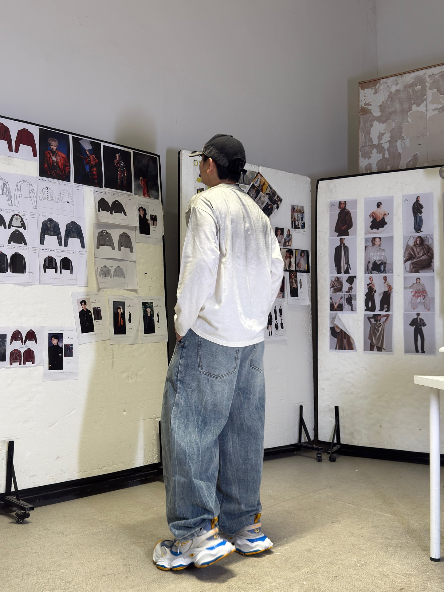 Laser Lightning Curved-Leg Jean