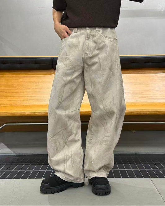Scuffed White Curved Pants