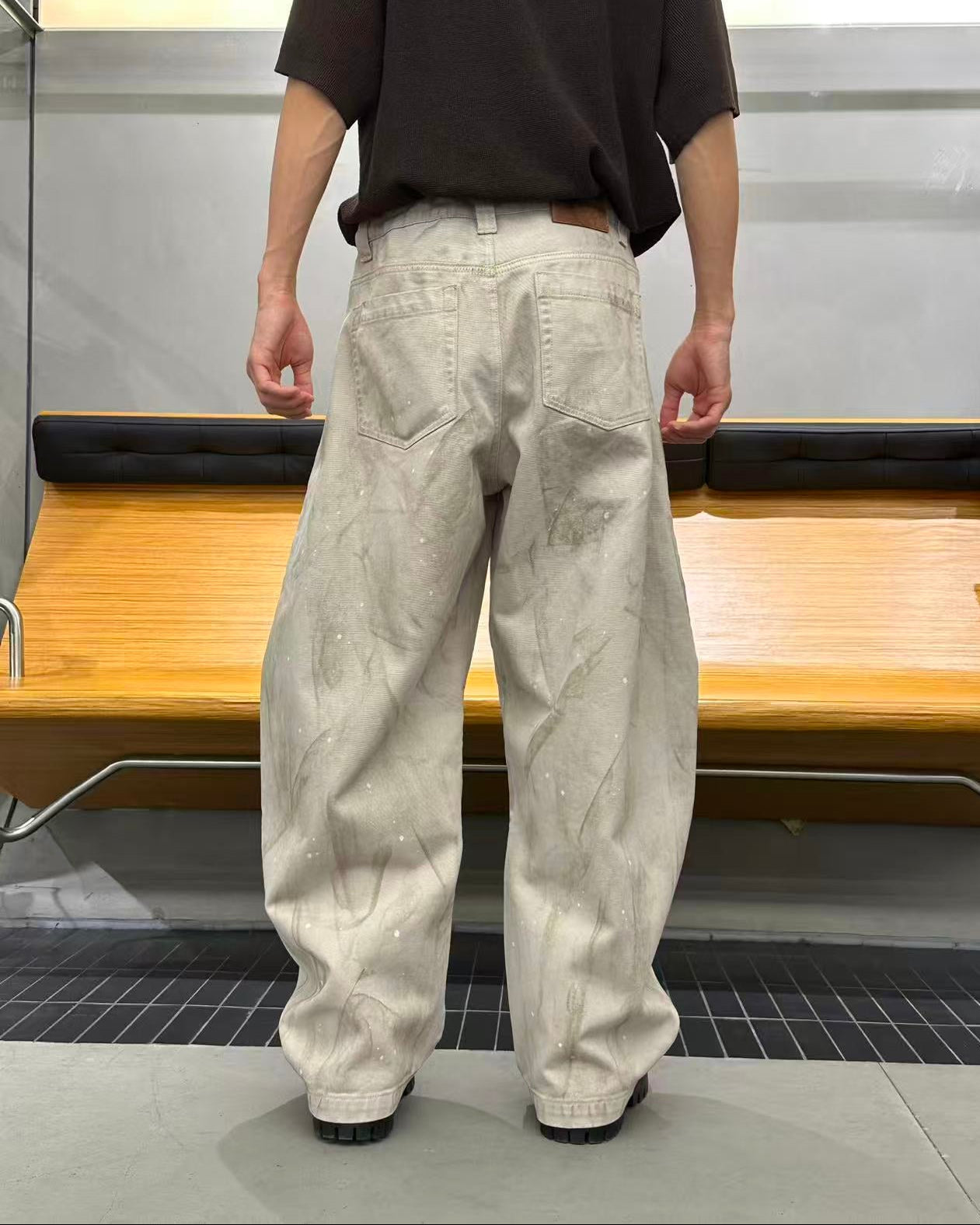 Scuffed White Curved Pants